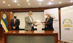 UNE y Fundación Santo Domingo firman convenio de cooperación