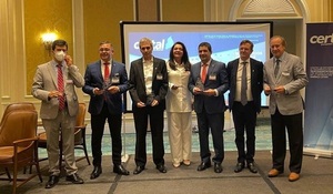Paraguay seguirá garantizando la libertad de expresión y acortar brecha digital, afirma Velázquez en EE.UU.
