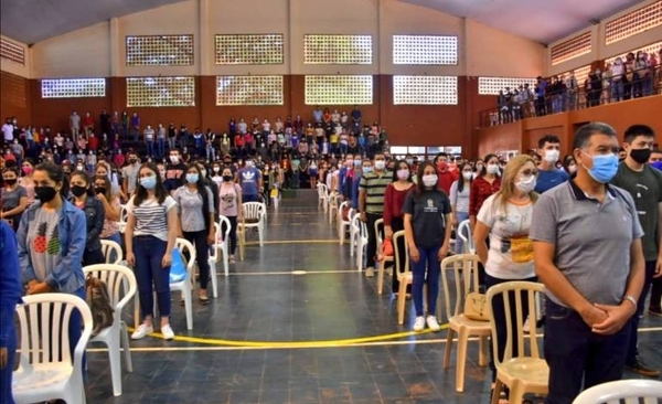 Diario HOY | En acto de entrega de aporte de la EBY, estudiante lanza contundente mensaje