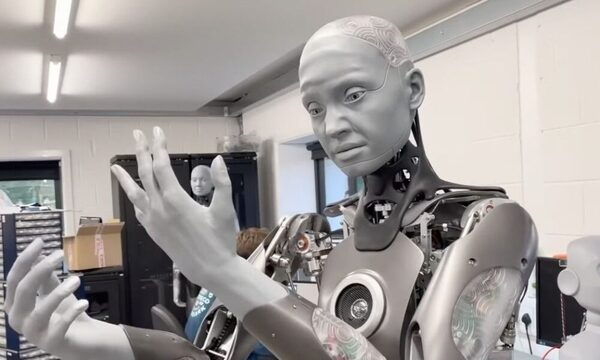 Ameca, el robot humanoide que impresiona por sus expresiones faciales.