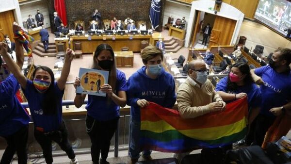 Chile aprueba el matrimonio igualitario y se convierte en el séptimo país de América Latina en reconocerlo