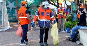 La Nación / Caacupé: más de diez mil kilos de basuras por día recogen funcionarios de la SEN
