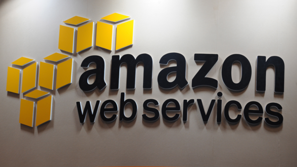 Corte en la nube de Amazon colapsa decenas de aplicaciones en EEUU