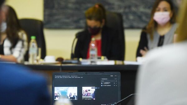 Querella pide indagar a esposa de RGD como parte activa del clan