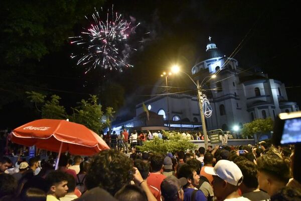 Caacupé: Asaltan a peregrinante durante espectáculo de fuegos artificiales - Nacionales - ABC Color