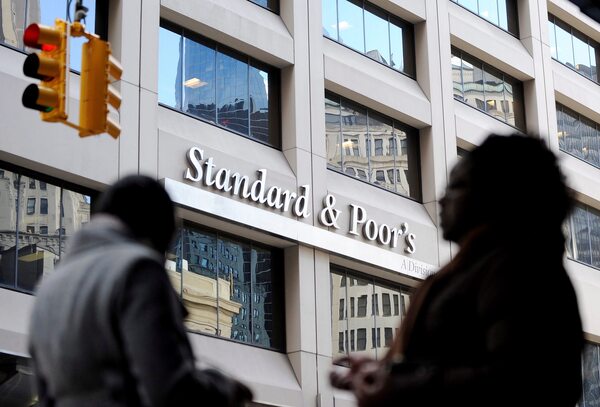 S&P confirma calificaciones BBB y BBB+ a México pero con perspectiva negativa - MarketData
