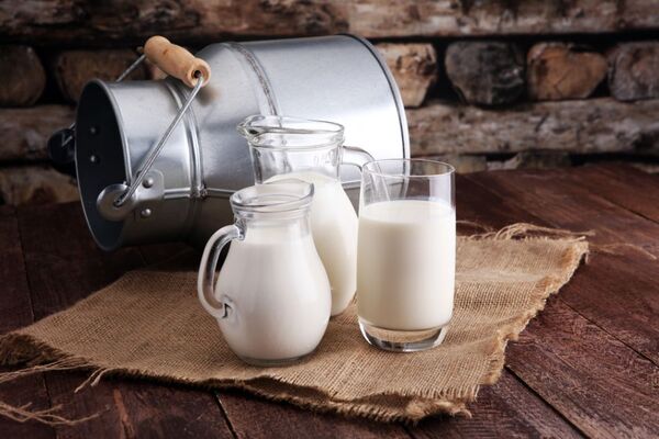 Encarecimiento de insumos y factores climáticos generan caída de 3% en producción láctea - MarketData