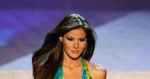 La Nación / El vestido roto de Lourdes Arévalos en Miss Universo 2006