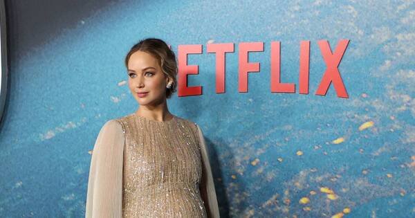 La Nación / Jennifer Lawrence reaparece en una alfombra roja bellamente embarazada