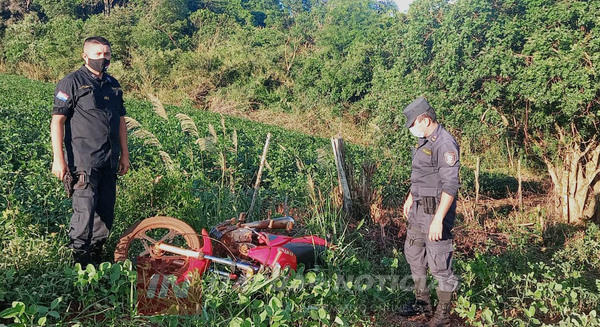 EN PIRAPÓ RECUPERAN MOTOCICLETA QUE HABÌA SIDO HURTADA - Itapúa Noticias