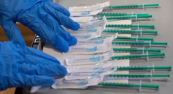 Pfizer dice que tres dosis de su vacuna podrían neutralizar ómicron - Mundo - ABC Color