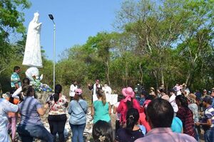 Devotos de la Virgen de Caacupé se preparan para peregrinar a la cima del cerro en Fuerte Olimpo - Noticias del Chaco - ABC Color