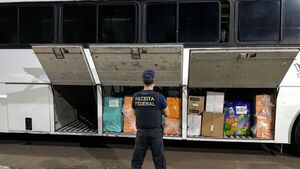 Decomisan en Brasil siete buses con contrabando que ingresaron desde Ciudad del Este - ABC en el Este - ABC Color