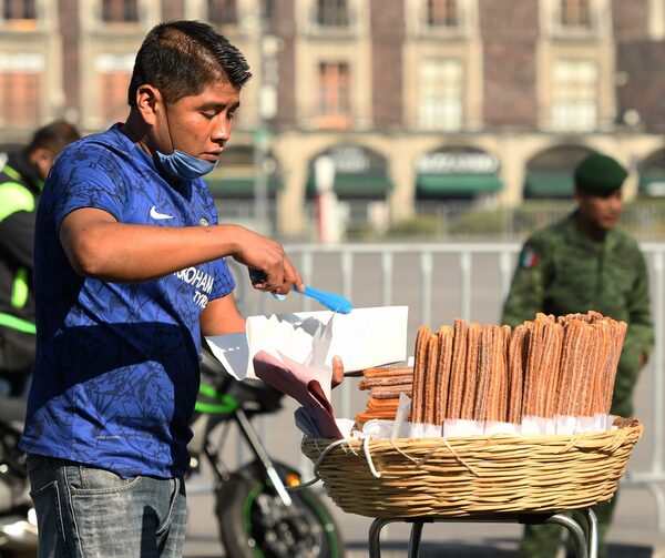 Trabajadores informales ganan solo 64 % de lo que ingresaban en prepandemia - MarketData
