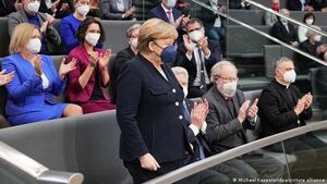 Larga ovación a Angela Merkel en el Parlamento alemán