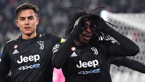 Juventus aprovecha y se hace líder del Grupo H