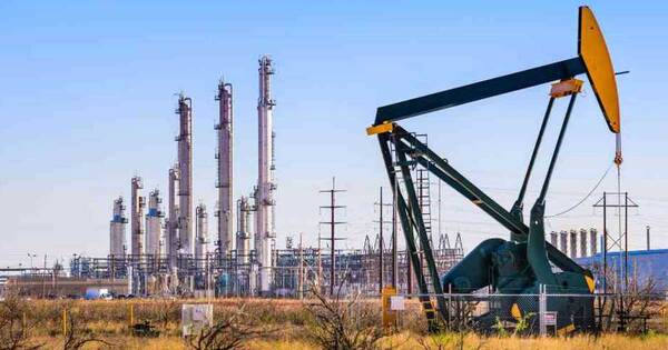 La Nación / Temor a la variante ómicron dispara suba del petróleo