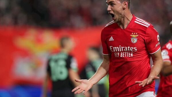 El Benfica cumple y pasa a octavos