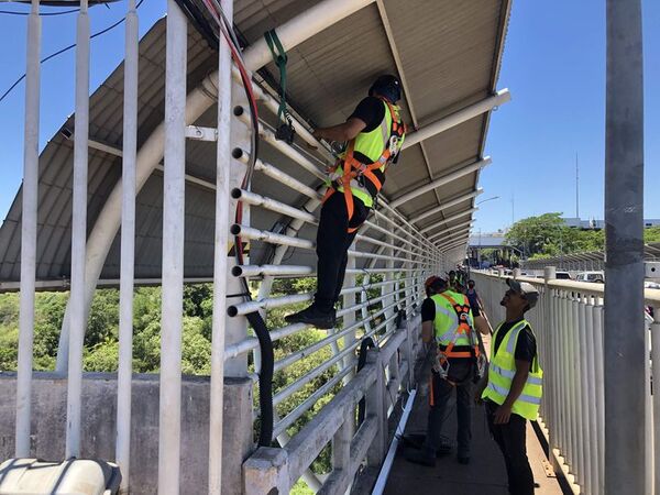 Ultiman detalles para iluminación del Puente de la Amistad - ABC en el Este - ABC Color