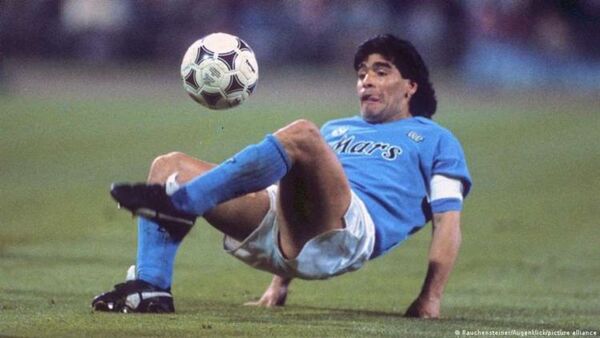 Madres de Plaza de Mayo denuncia el robo de camisetas donadas por el 10, Diego Maradona