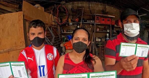 La Nación / Segregar por vacunación sin el aval de varios sectores implicados