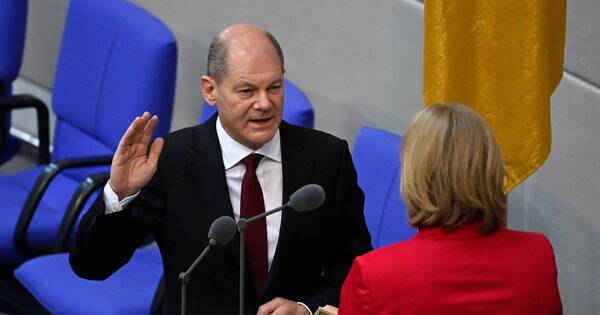 La Nación / Scholz se convierte en canciller de Alemania