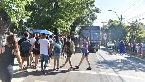 Retorno: Pasajeros colgados y 12 positivos al alcotest