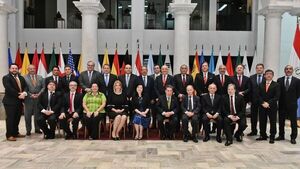 Ex canciller supera edad para jubilarse y volver del exterior