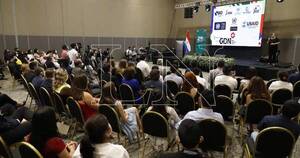 La Nación / Brindan por 20 años de investigación y excelente formación