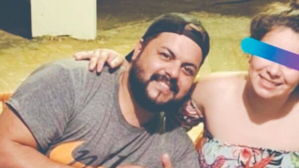 Confianzudos dieron techo a una pareja y fueron pelados