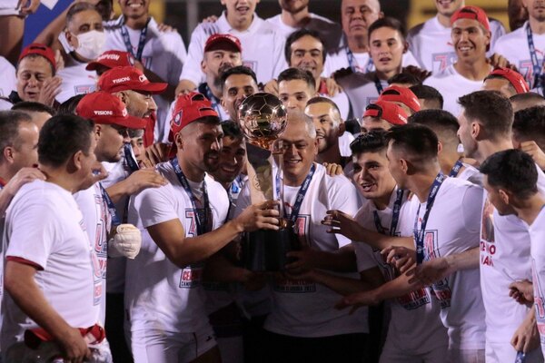 El titular en Cerro que se marcha del club antes de la Supercopa