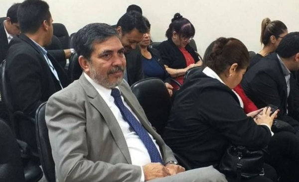 Diario HOY | El ex contralor Óscar Velázquez se presentó a cumplir con su condena
