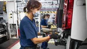 Stellantis firma un acuerdo con Foxconn para afrontar la falta de microchips