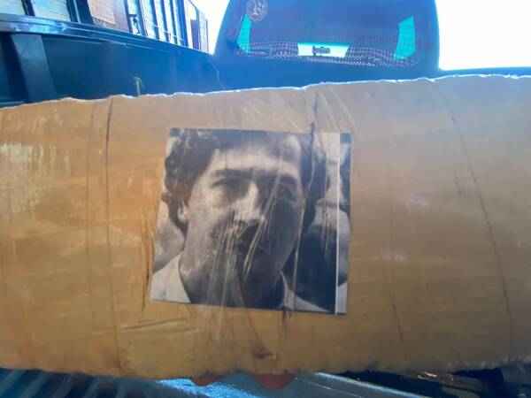 Crónica / Pillaron feroz cargamento de marihuana con la "marca" de Pablo Escobar