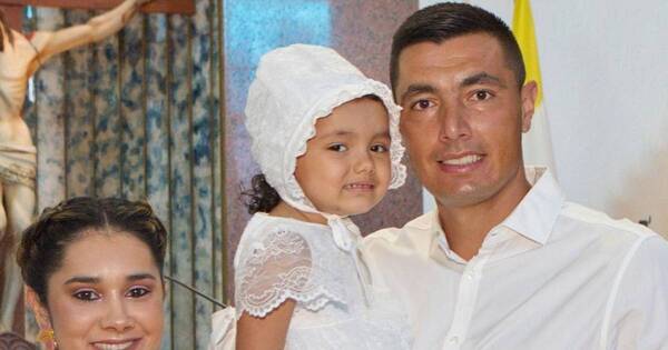 La Nación / Tacuara Cardozo compartió fotos del bautismo de su hija Julieta