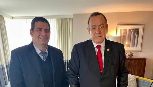 Velázquez se reunió con presidente de Guatemala y senador norteamericano