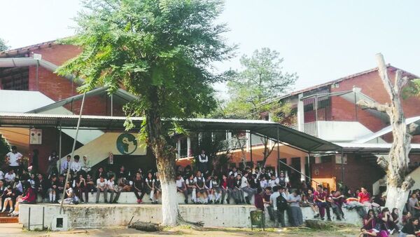 Recibirán títulos sin dar la mano a los profes
