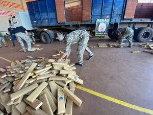 Incautan más de 400 kilos de marihuana