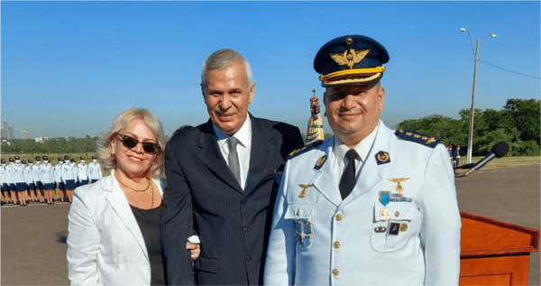 TCnel. (R) Jorge Llano recibe medalla Honor al Mérito