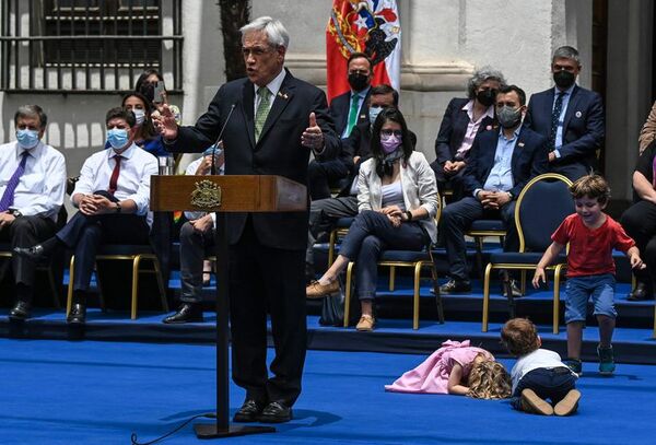 Presidente chileno promulga ley de matrimonio igualitario - Mundo - ABC Color