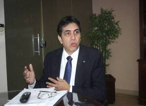 Ex contralor acusado de corrupción se presenta para cumplir condena en prisión | Noticias Paraguay