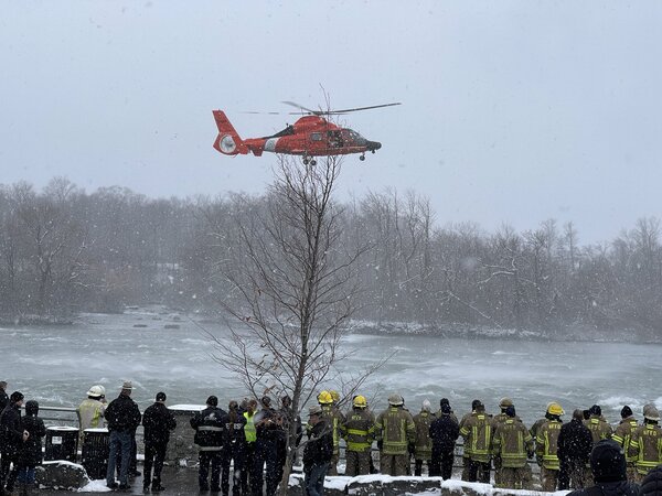 Tremendo operativo de rescate a un vehículo en las Cataratas del Niágara - Megacadena — Últimas Noticias de Paraguay