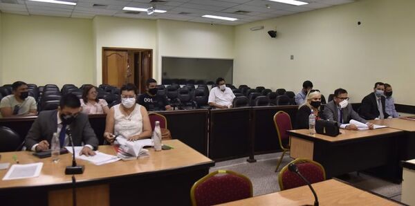 Enfrentarán juicio oral aduaneros y militar que fueron filmados recibiendo una supuesta coima - Nacionales - ABC Color