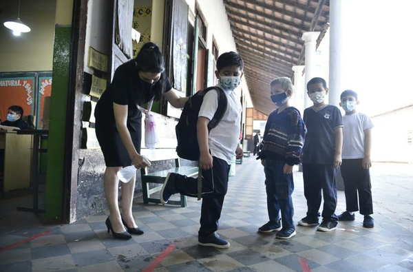 El MEC quiere iniciar las clases del 2022 el 21 de febrero - Noticiero Paraguay