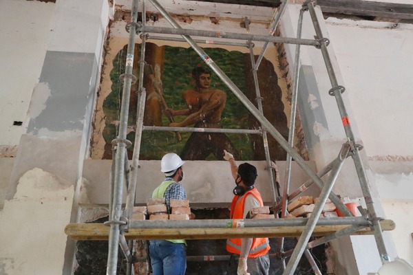 MOPC y Secretaría de Cultura coordinan restauración de murales en edificio del Puerto de Asunción - ADN Digital