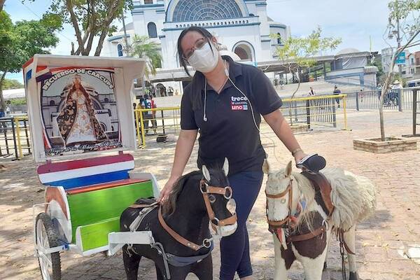 Crónica / UN SUEÑO CUMPLIDO. ¡Por fin tiene su foto con el caballito de Caacupé!