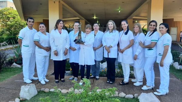 Distinguen a Hospital Nacional de Itauguá por labor en pandemia
