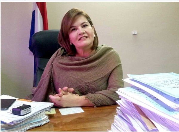 Denuncian por prevaricato a jueza que benefició a su expareja en una causa - La Clave