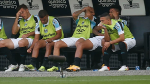 Mathías Villasanti y Diego Churín sufren el descenso de Gremio en Brasil