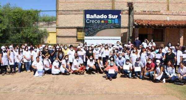 Certificaron a 321 personas del Bañado Sur en varias especialidades
